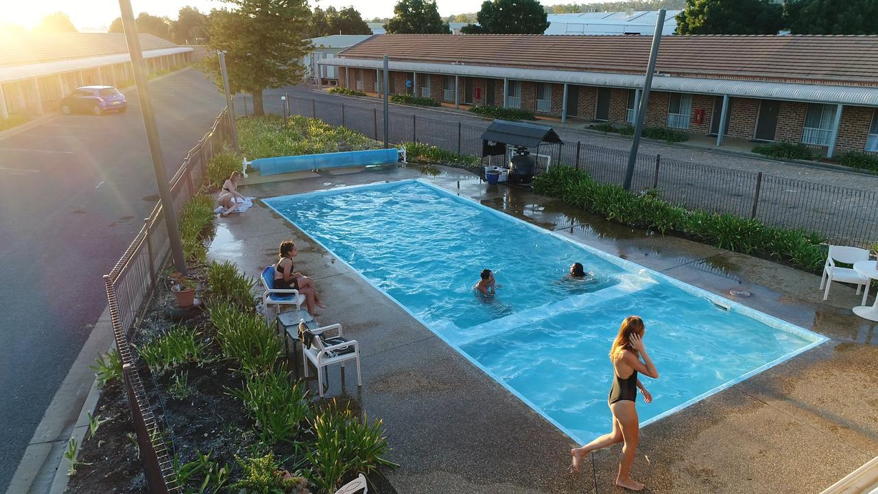 Exies Bagtown Motel Griffith Exterior photo